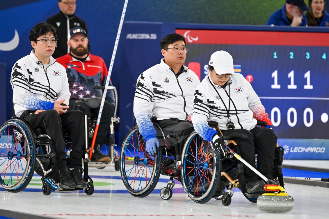 Inne: Igrzyska Olimpijskie. Hokej na wózkach. Trening. - Agencja Fotograficzna