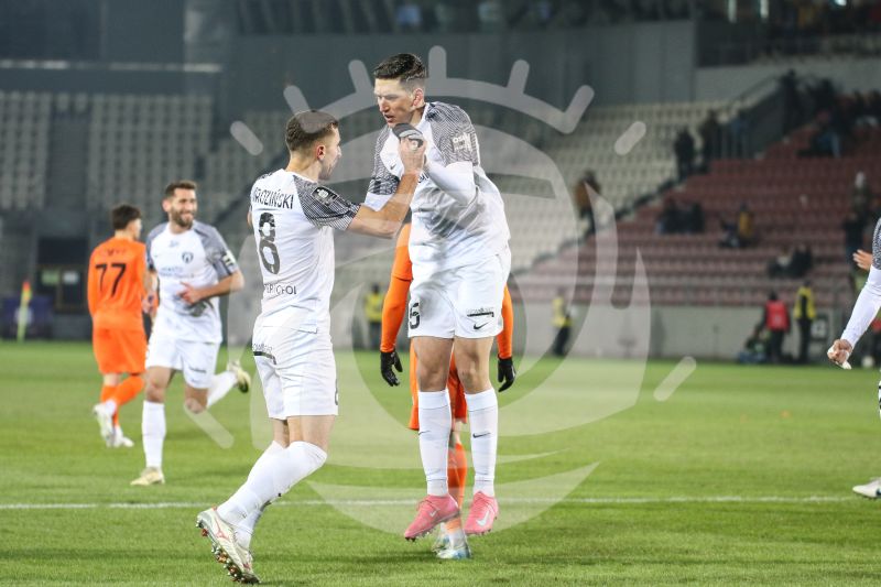 Piłka Nożna: 2024/2025 PKO BP EKSTRAKLASA PUSZCZA NIEPOLOMICE - ZAGLEBIE LUBIN - Agencja Fotograficzna